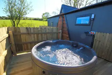 Merlin's Cabin hot tub