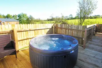 Merlin's Cabin hot tub