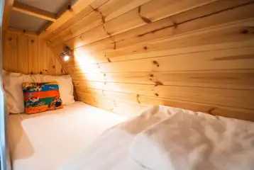 Chimpanzee large ensuite glamping pod bunk beds (pet friendly)