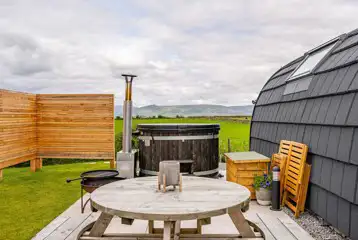 Willow glamping pod hot tub