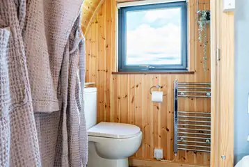 Alanna glamping pod ensuite