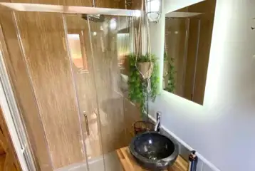 Willow glamping lodge ensuite Willow glamping lodge ensuite