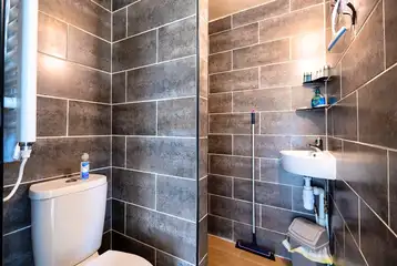 Garden View ensuite bathroom Garden View ensuite bathroom
