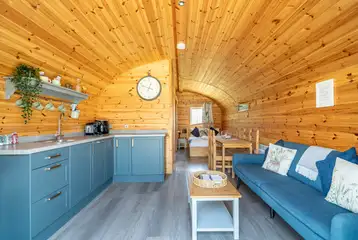 Ensuite glamping pod kitchen and living area