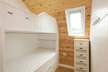 Accessible cabin with bunk beds (bedding provided)
