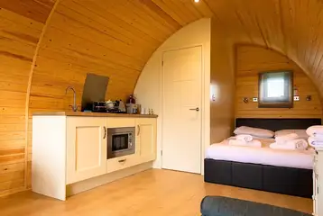 Glamping pod with a double bed, ensuite and kitchen Glamping pod with a double bed, ensuite and kitchen