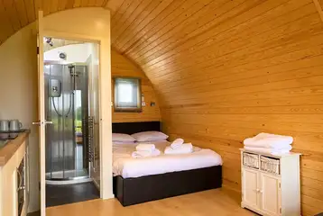 Glamping pod with a double bed, ensuite and kitchen Glamping pod with a double bed, ensuite and kitchen