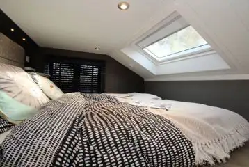 Ensuite Glamping Cabin mezzanine level Ensuite Glamping Cabin mezzanine level