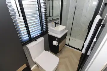 Ensuite Glamping Cabin bathroom