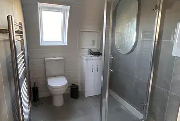 Usk glamping ensuite with toilet, shower, hand basin and towel rail Usk glamping ensuite with toilet, shower, hand basin and towel rail